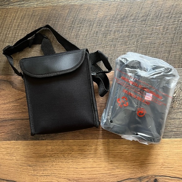 10x42 Compact HD Binoculars Lightweight Carry Case Strap Cleaning Cloth - Picture 3 of 15